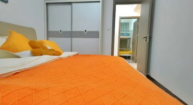 Трёхместный люкс с 2 комнатами Beihai Nanhai Bieyuan Holiday Homestay (Wanda Plaza)