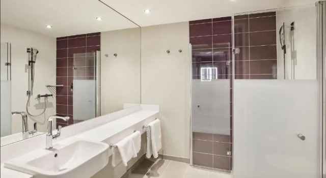 Семейный номер Standard с балконом Отель Premier Inn Frankfurt City Europaviertel