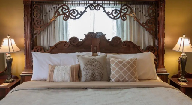 Люкс с балконом The Olde Mill Inn Bed & Breakfast
