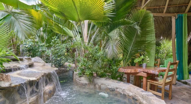 Семейное бунгало CHALET TROPICAL Hotel & Pool Bar Restaurant