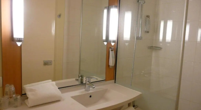 Двухместный номер Standard Ibis Saint Étienne - La Terrasse