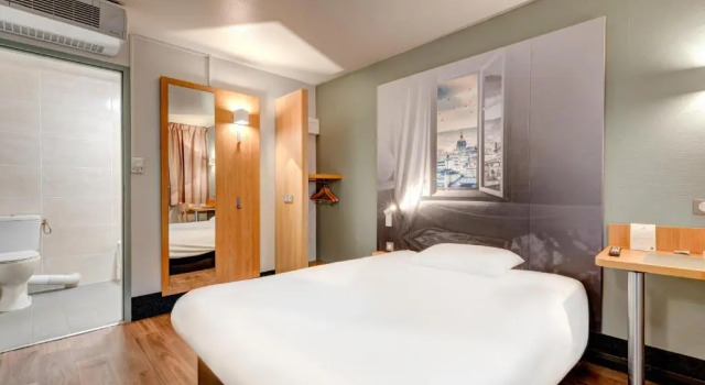 Двухместный номер Accessible B&B HOTEL Louveciennes