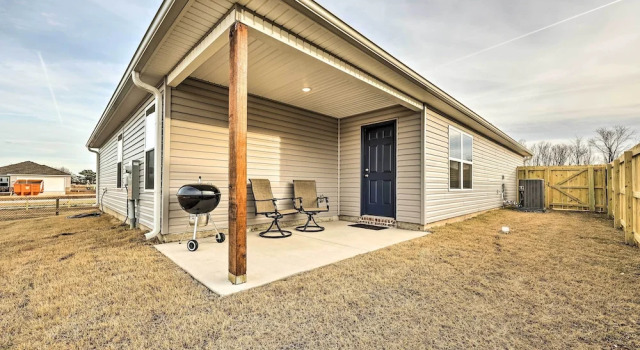 Siloam Springs Home, Close to Parks & Trails!