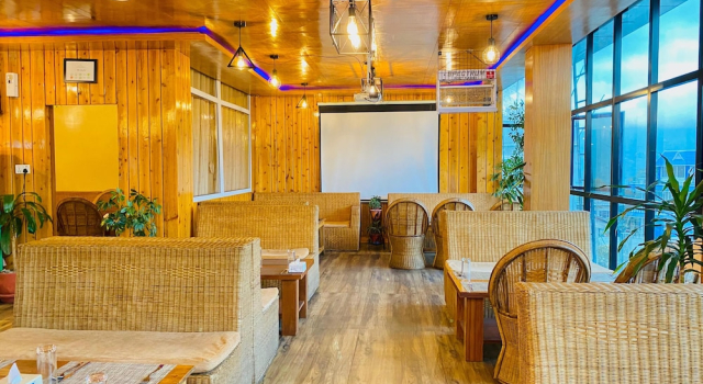 Hotel Easton Blue, Rezerwuj Hotel Suryodaya 
