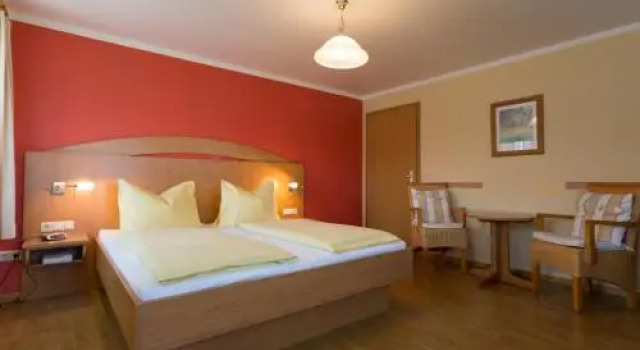 Landgasthof Neuwirt Seeon, Varaa Hotelli Hotellit Baijeri pysäköinnillä, Pysäköinti