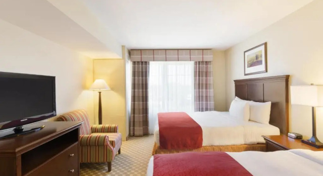 Четырёхместный номер Standard Country Inn & Suites by Radisson, Covington, LA