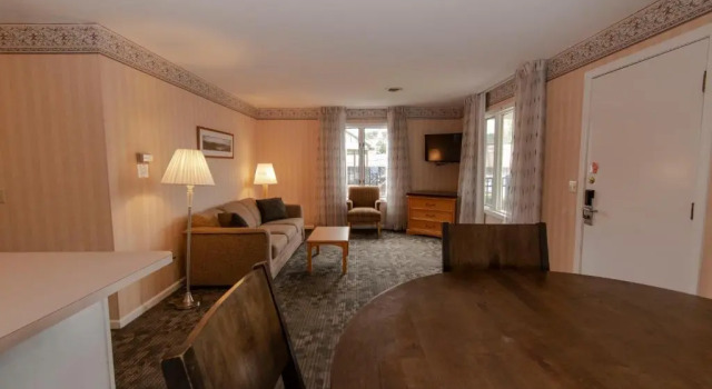 Двухместный люкс с видом на озеро Marine Village Resort