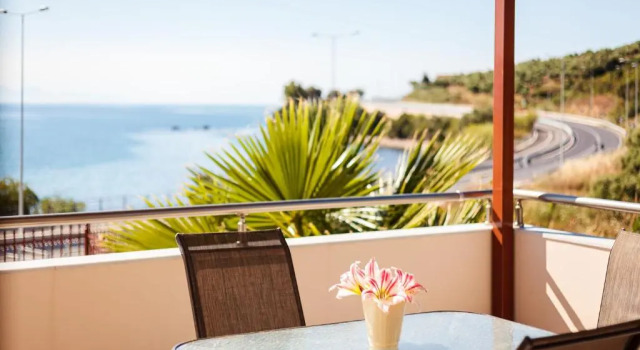 Апартаменты Villa Armonia - Beachfront Majestic Retreat
