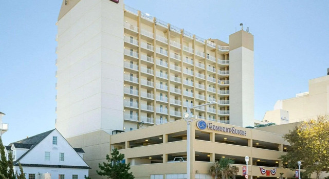 Кровать в общем номере Comfort Suites Beachfront