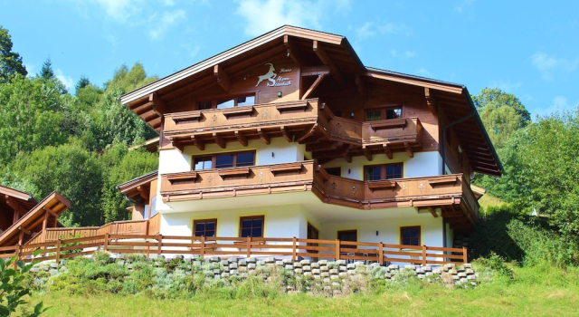 Spacious Chalet near Ski Area in Saalbach-Hinterglemm