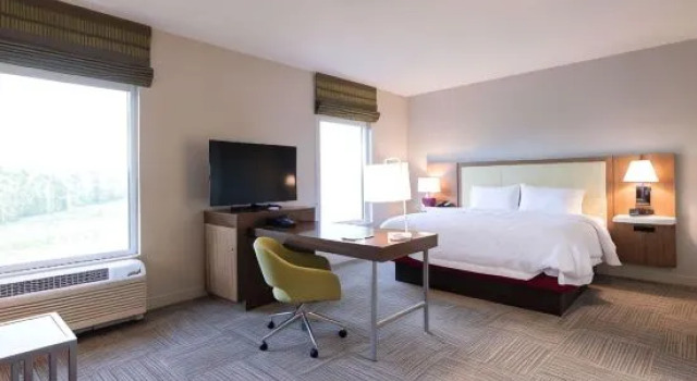 Люкс Hampton Inn and Suites Fayetteville, NC