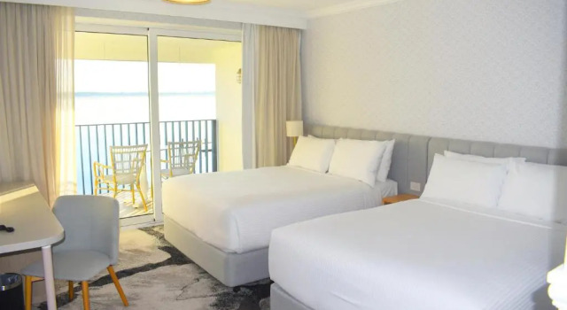 Четырёхместный номер Standard с видом на воду The Beachcomber Hotel & Resort, an Ascend Collection Resort