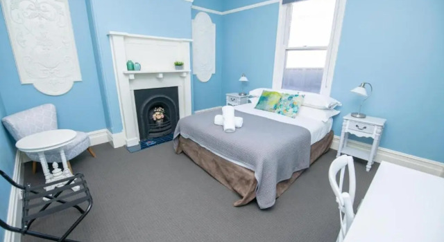 Blue Door Apartments Heritage Charm in CBD