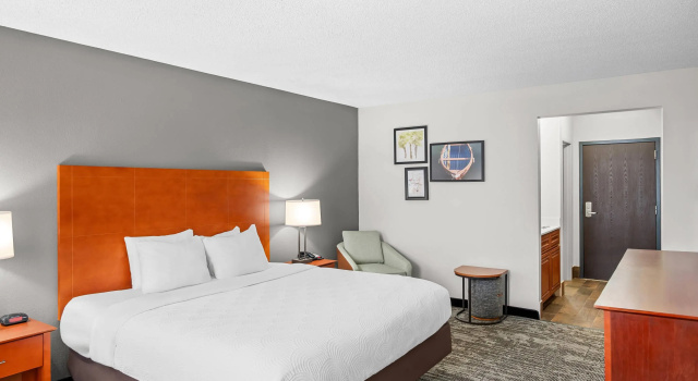 Двухместный номер Standard Country Inn & Suites by Radisson, Muskegon, MI