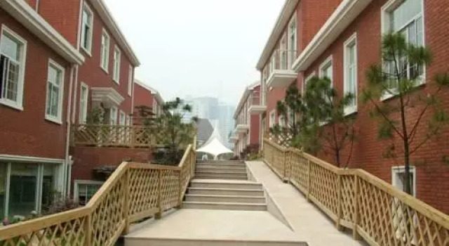 New Phoenix Town, Varaa Hotelli Yangpu 
