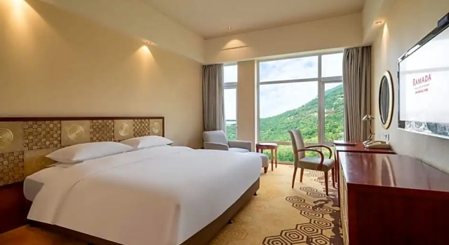 Номер Standard с видом на горы Ramada Plaza By Wyndham Taian