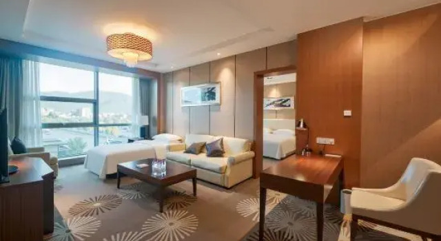 Двухместный семейный люкс Empark Grand Hotel