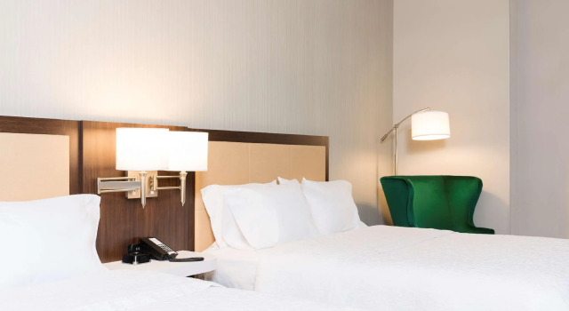 Четырёхместный номер Standard Hampton Inn & Suites East Lansing