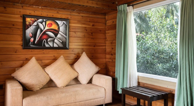 Коттедж Stone Wood Riverfront Resort, Siolim