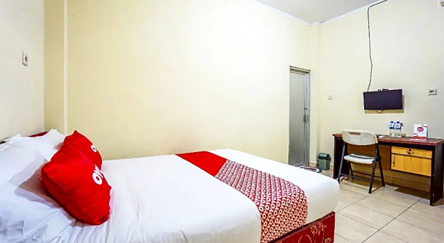 OYO 1720 A2b Residence, Prenota Hotel Manado 