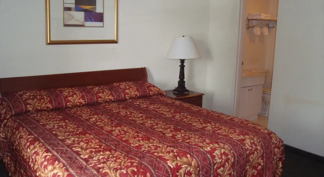 Двухместный номер Standard Super 8 by Wyndham Monticello NY