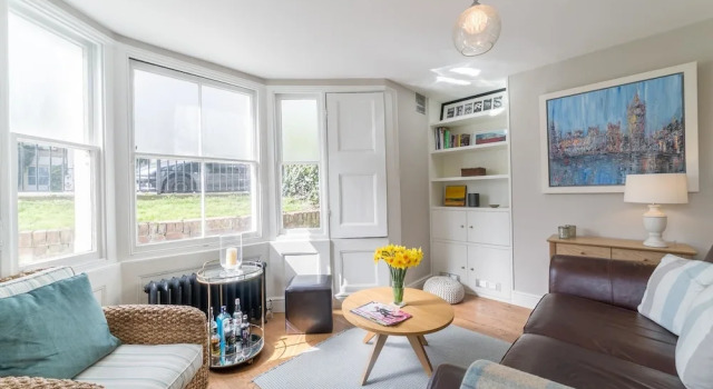 NEW Charming 2BD Basement Flat Heart of Battersea, Забронировать Отель Отели Англии 3 звезды, 3*
