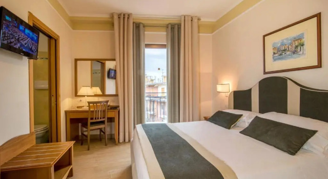 Двухместный номер Classic с балконом Hotel Tourist