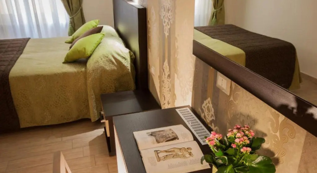 Номер Connecting Rome Kings Suite