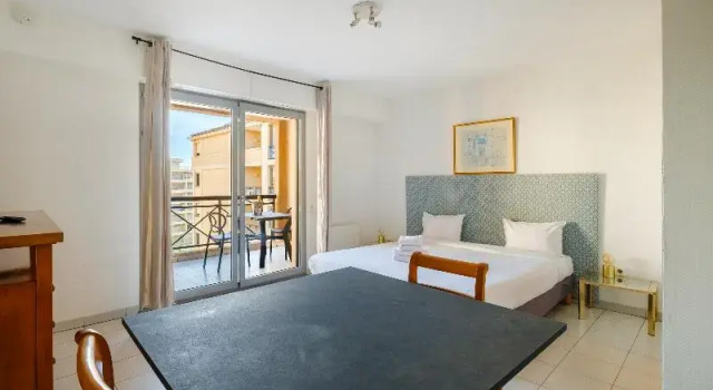 Студия с балконом Residhotel Villa Maupassant