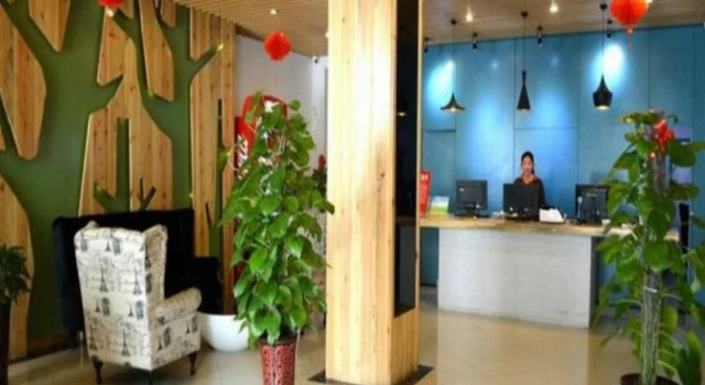IBIS Hohhot Changle Palace, Book Hotel Hoteller i Saihan med parkering, Parkering