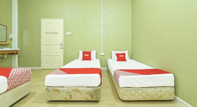 Номер Standard Oyo 90639 Hotel Azimah