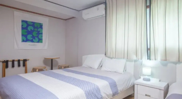 Четырёхместный семейный номер Standard Jeong House