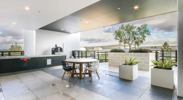 Апартаменты Luxurious 2 Bedroom Brand New Apartment With Amazing Hinterland Views