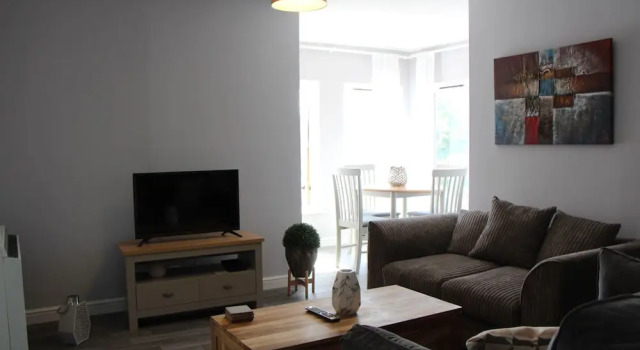 Gorgeous Newly Renovated 2 Bedroom Apartment, Забронировать Апартаменты/квартира Апартаменты Бротона, Апартаменты/квартира