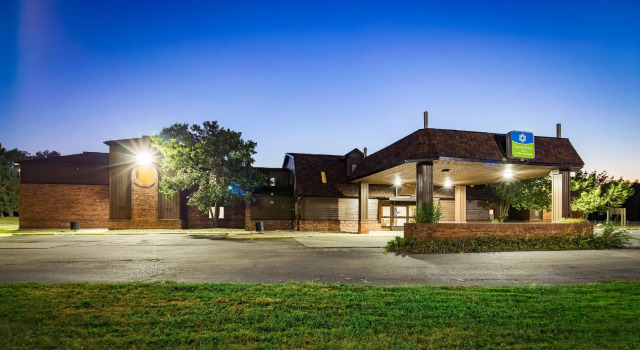 SureStay Hotel by Best Western New Buffalo, Забронировать Отель Отели Нью-Буффало с завтраком, рядом с New Buffalo Railroad Museum, Завтраки