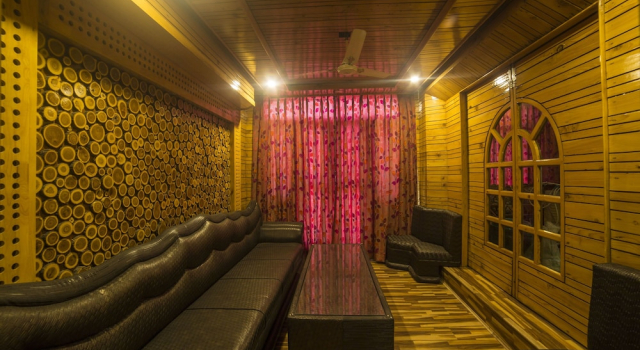 OYO 5582 Master Residency, Забронировать Отель Сринагар Jammu & Kashmir Ski