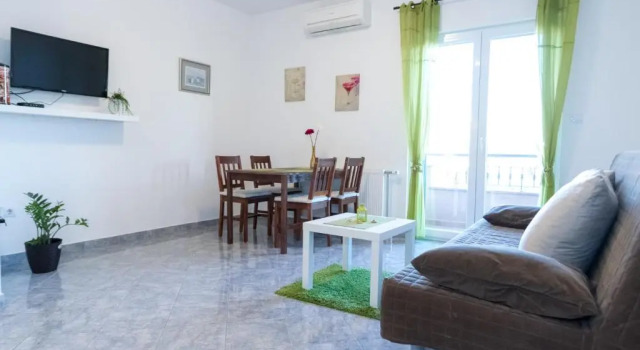 Апартаменты c 1 комнатой с балконом и с видом на бассейн Apartments Lara & Luka