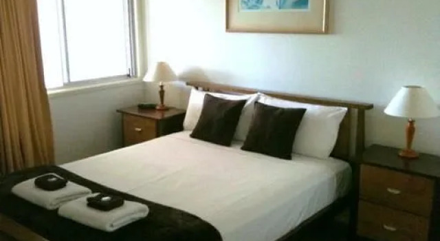 Airlie Seaview Apartments