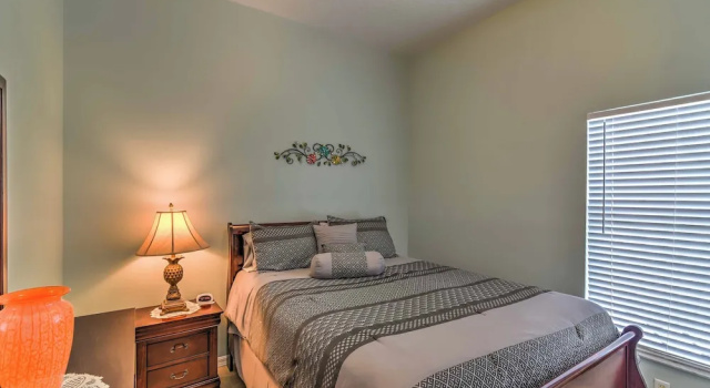 Коттедж с 3 комнатами Kissimmee Retreat w/ Pool: Near Disney & Golf!