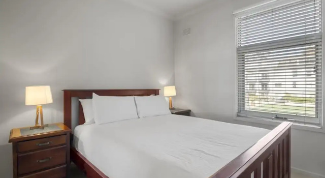 Апартаменты Central 2-bed Pad With Tennis Court,