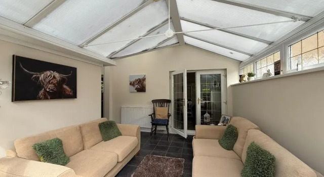 3 Bed House - Sleeps 6 - Parking - Garden - Wifi