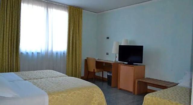 Трёхместный номер Standard Marina Palace Hotel & Congress Hall