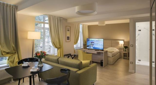 Manoir Le Carillon dOr, Book Hotel Maubeuge Pikardiet