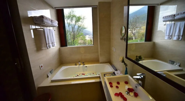 Номер Standard Dali Art Golf Hotel