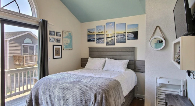 4 Carolina Lady Studio Bedroom Condo by RedAwning