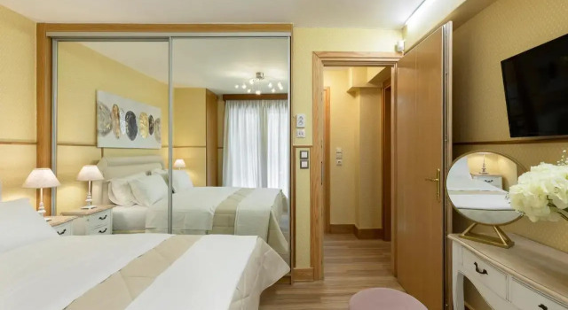 Vouliagmenis Elegance by Acropolis Suites, Забронировать Отель Вульягмени Афины