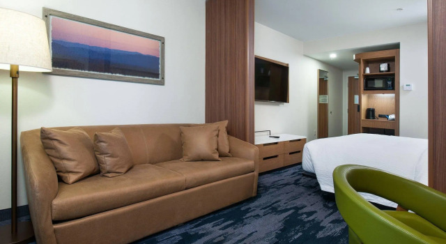 Двухместный люкс c 1 комнатой Fairfield by Marriott Pittsburgh Downtown