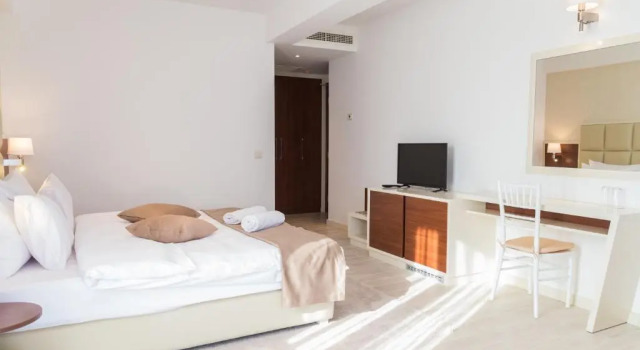 Трёхместный номер Standard с балконом Hotel Kadmo by Aycon