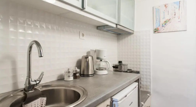 Nicholas Point Apartments and Rooms