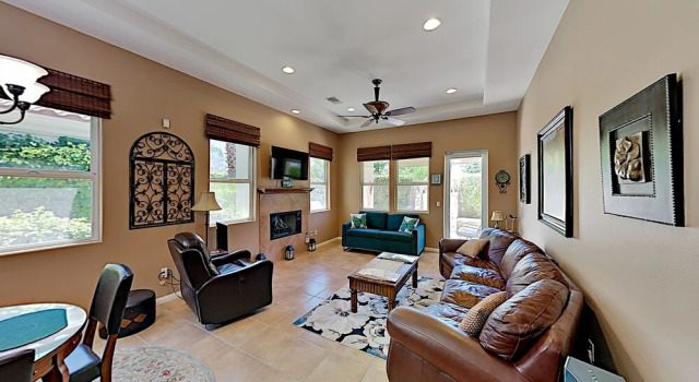 Stylish Desert Getaway w/ Pools, Hot Tubs & Tennis home, Rezerwuj Dom wakacyjny Wille w Mecca, Willa
